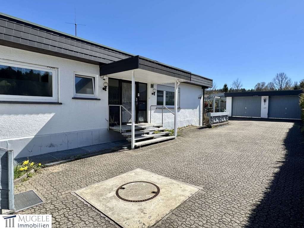 Immobilie in Schömberg - Wohnen mit Weitblick – großzügiges Ein-/Zweifamilienhaus in Toplage von Schömberg - Bild 0