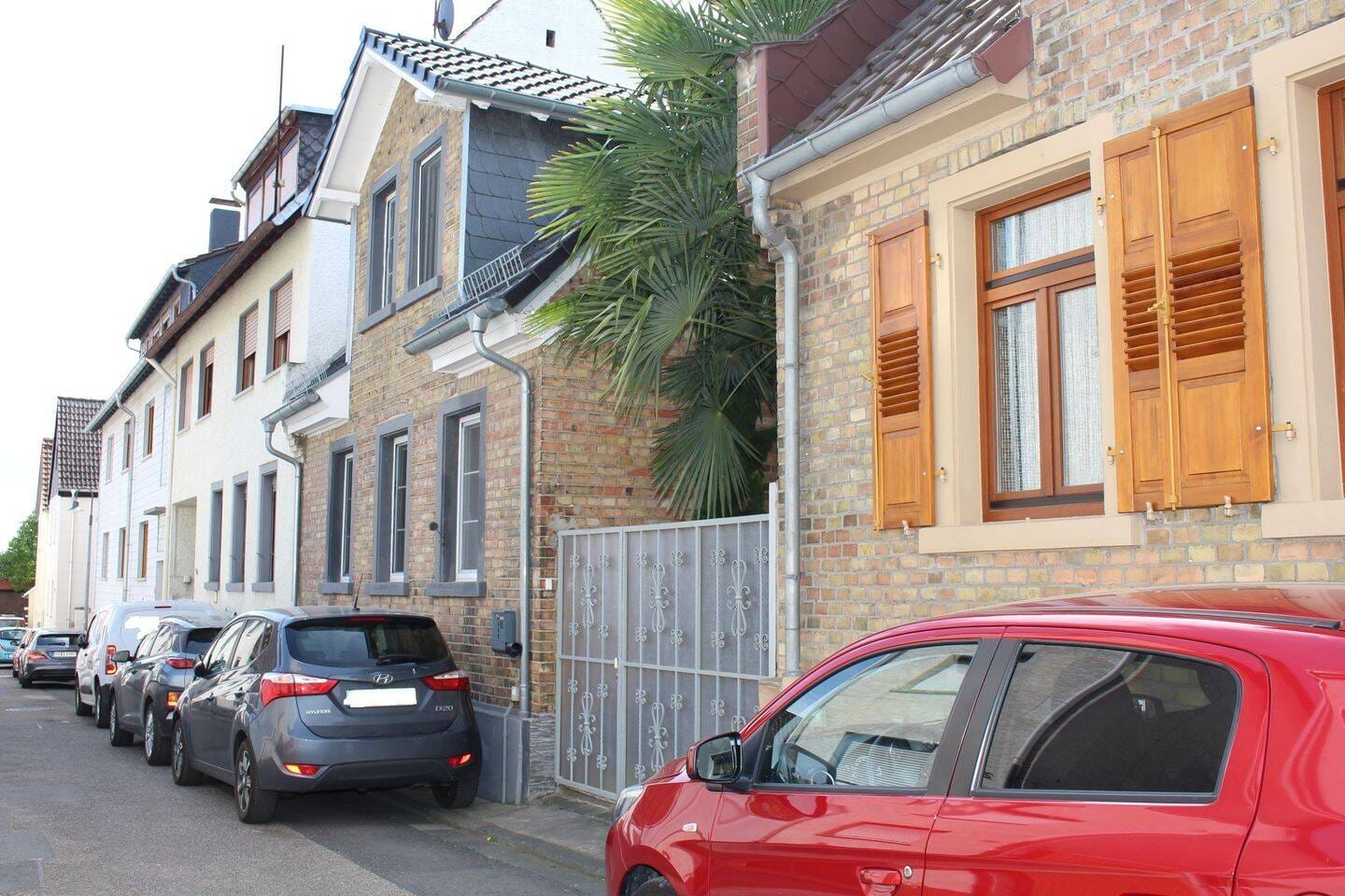 Immobilie in Bodenheim - Wunderschönes saniertes und renoviertes Einfamilienhaus in Bodenheim / Aufstockung möglich - Bild 0