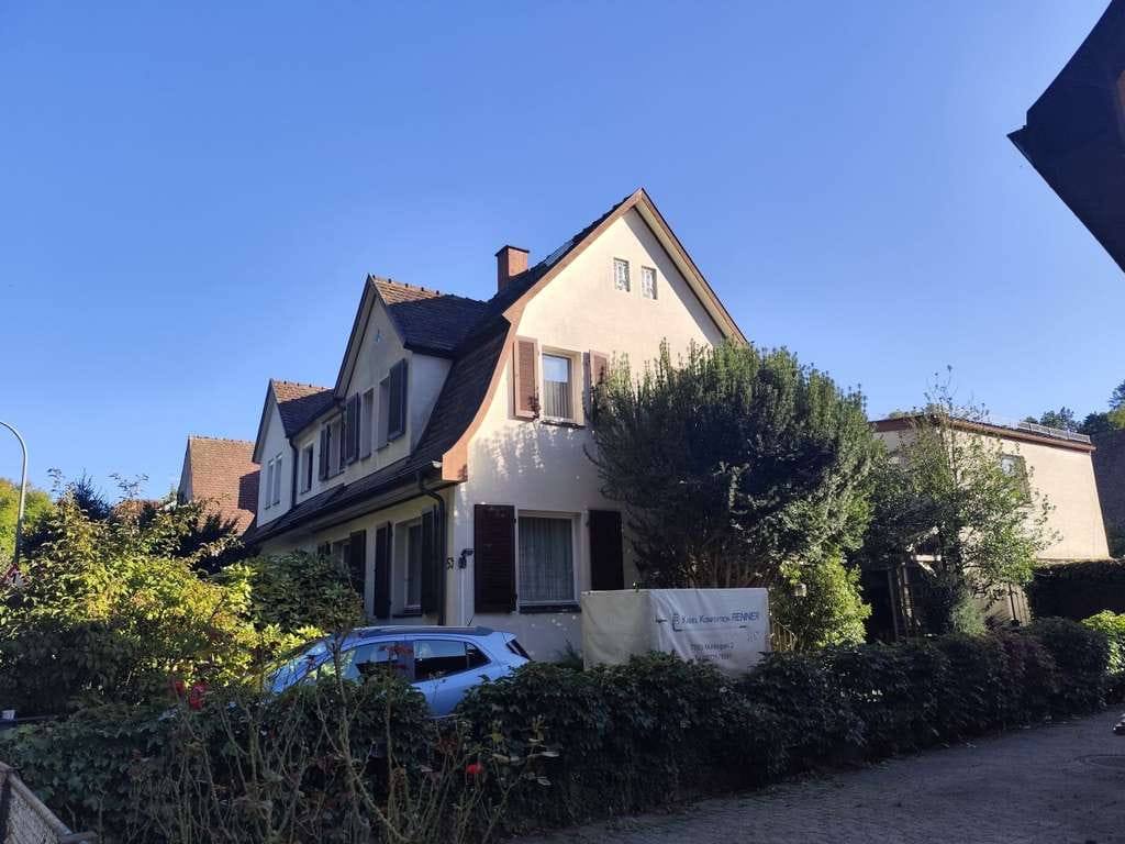 Immobilie in Müllheim - Raumwunder im Dörnröschenschlaf: Doppelhaushälfte mit Gewerbeeinheit - Bild 0