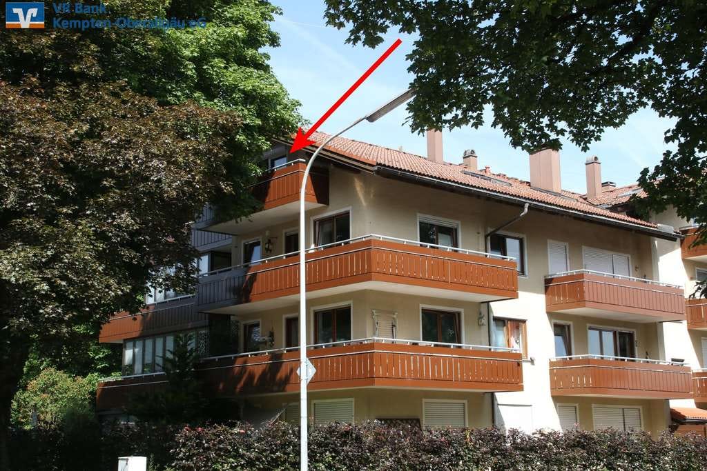 Immobilie in Sonthofen - Charmante 2-Zimmer-Dachgeschosswohnung mit Bergblick und gesicherter Mieteinnahme - Bild 0