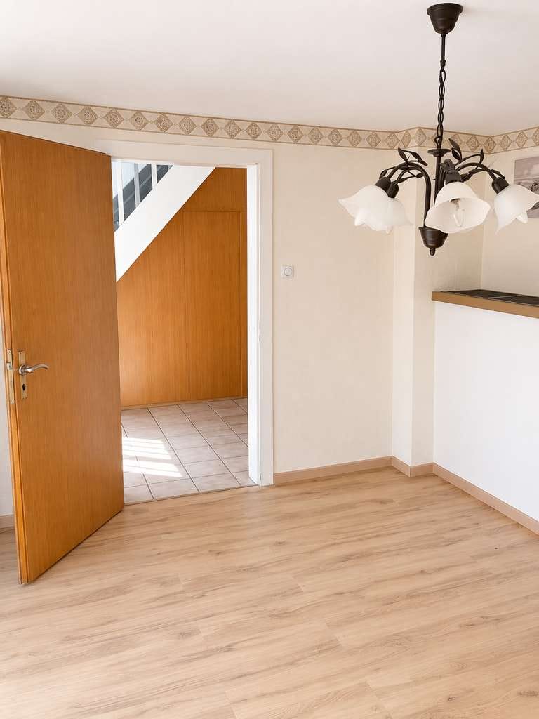 Immobilie in Oberrod - Handwerker aufgepasst: Freistehendes Einfamilienhaus mit Scheune und Garage wartet auf Ihre Ideen! - Bild 1