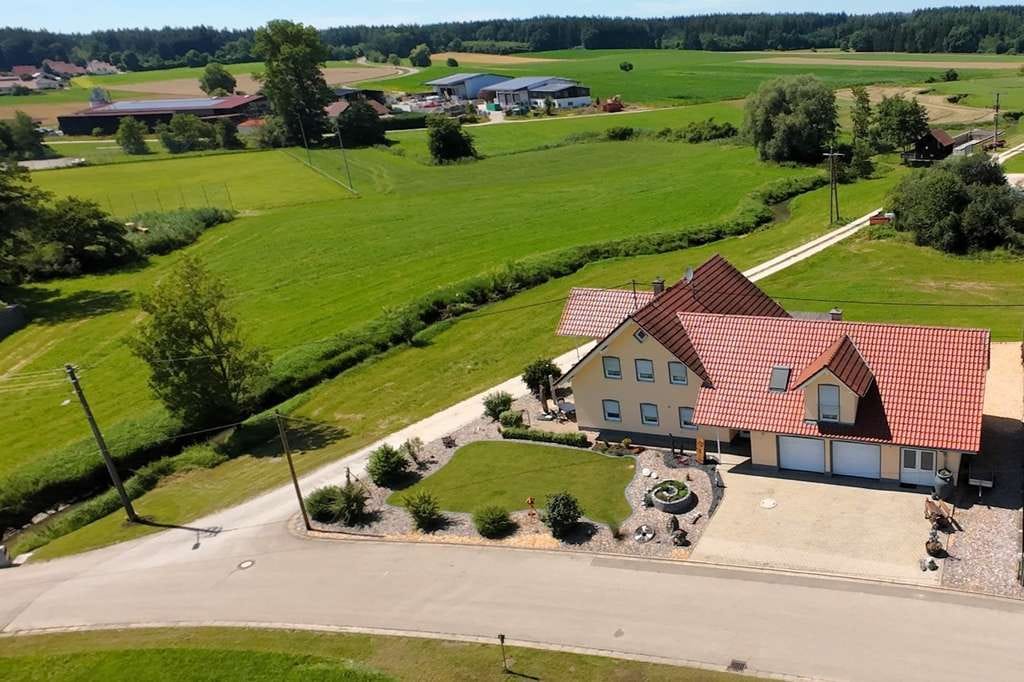 Immobilie in Bibertal - Hochwertiges Haus mit viel Platz 
in naturnaher Lage - Bild 0