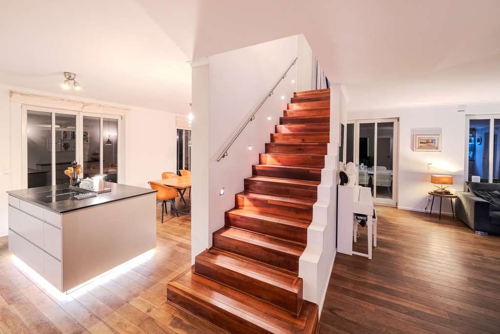 Immobilie in Straßlach-Dingharting - EXKLUSIVE TOSKANA-VILLA  SÜDLICH VON GRÜNWALD – WOHNEN WIE IM URLAUB - Bild 4