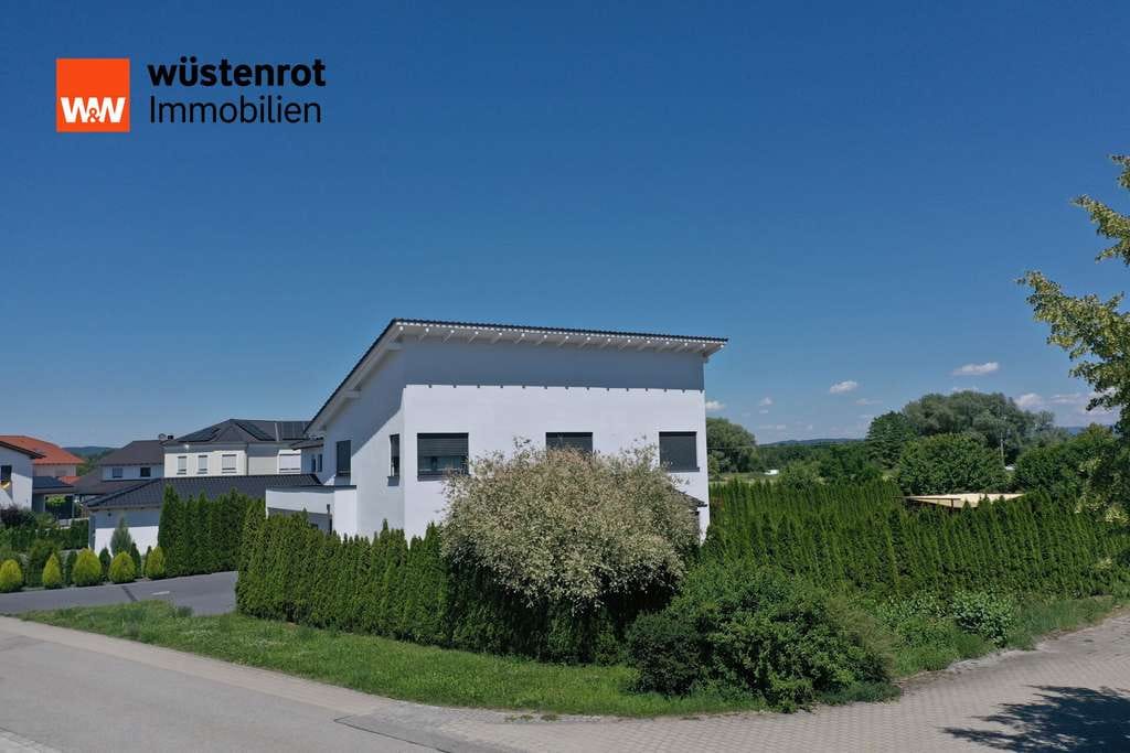 Immobilie in Aholfing - Ruhe - Sonne - Glücksgefühl – Einfamilienhaus mit großem herrlichem Garten und Pool  in Aholfing - Bild 2