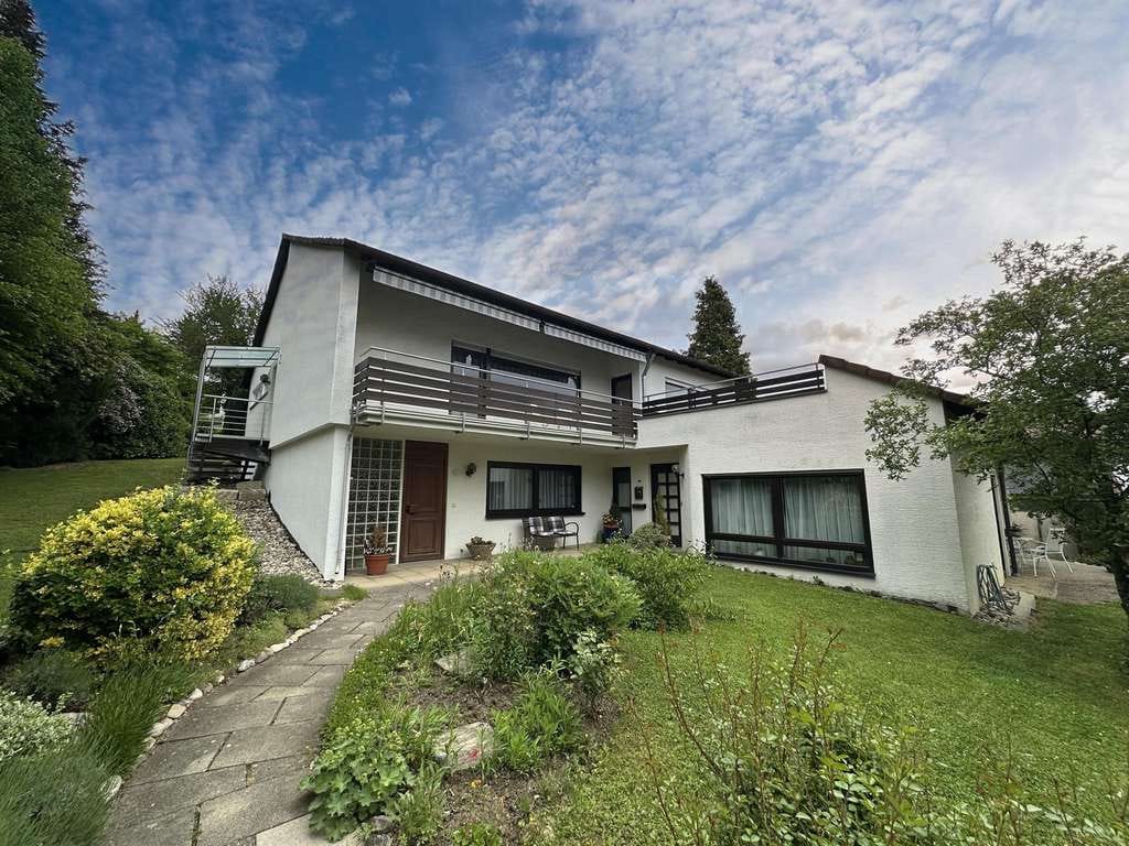 Immobilie in Eningen unter Achalm - 4-Zimmerwohnung mit eigenem Eingang, Gartenanteil & Garage - Bild 2