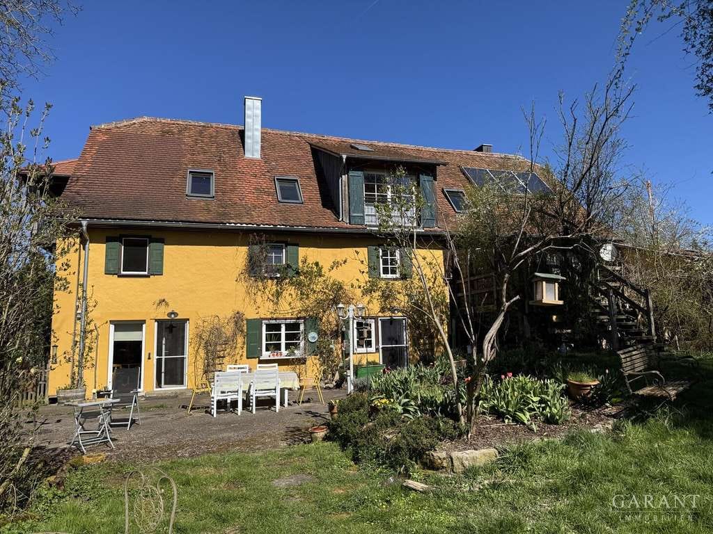 Immobilie in Langenburg - Mehrgenerationenhaus mit herrlichem Naturgarten und Ausbaupotenzial - Bild 0