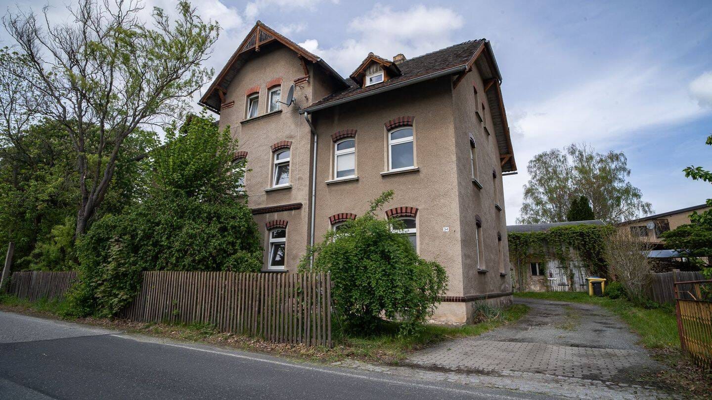 Immobilie in Großschweidnitz - Sanierungsbedürftiges Mehrfamilienhaus in Großschweidnitz - Bild 0
