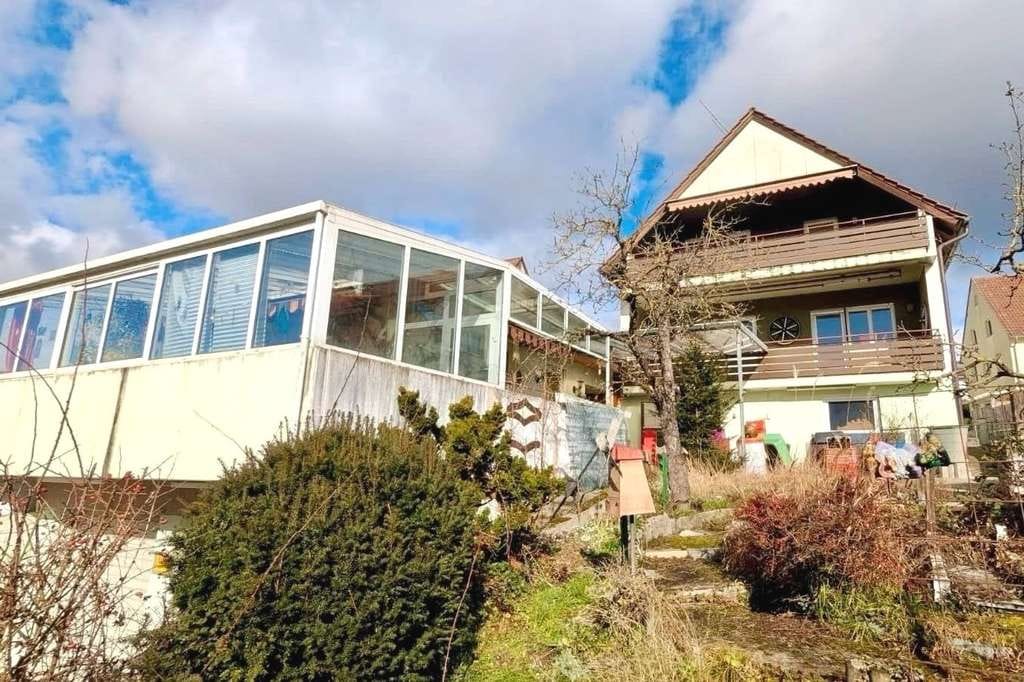 Immobilie in Vaihingen an der Enz - Wohnen mit Panorama und Schlossblick - Zweifamilienhaus mit Entwicklungspotential - Bild 3