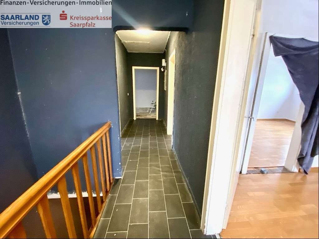 Immobilie in Gersheim - Großes Einfamilienhaus mit zwei Garagen  - Bild 4