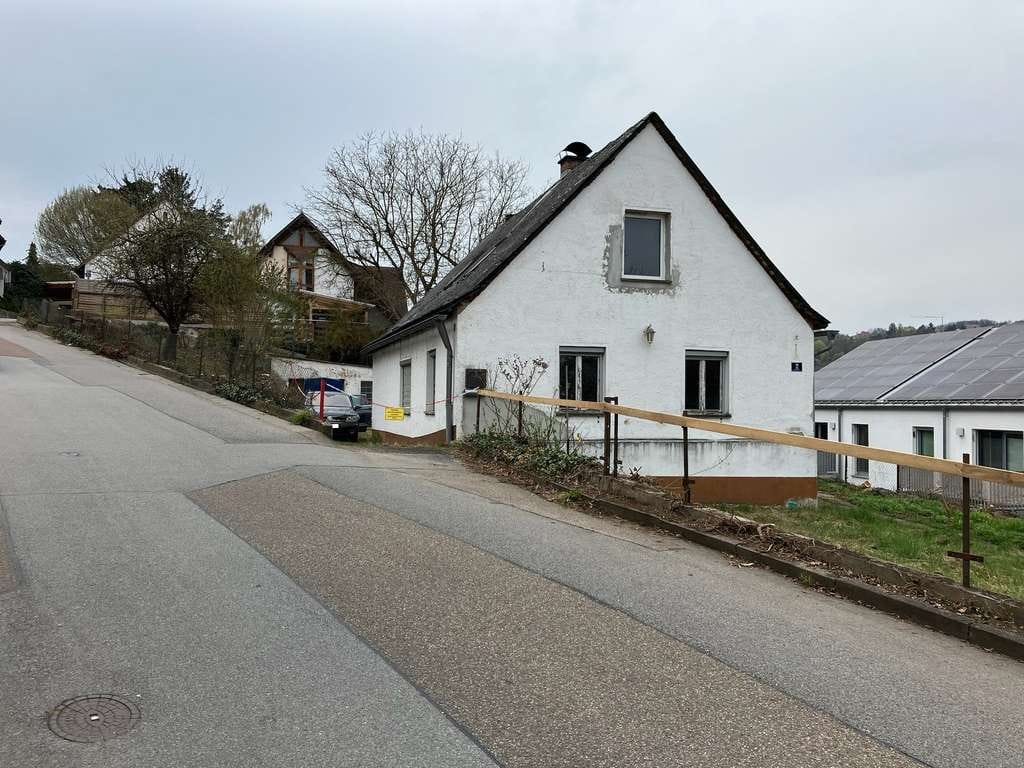 Immobilie in Sinzing - (Bau)Grundstück mit Einfamilienhaus und Garage - Bild 0