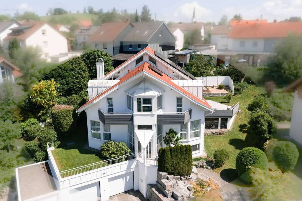 Immobilie in Buchenberg - Erhaben.Exklusiv.Einzigartig. - Repräsentatives Einfamilienhaus in naturnaher Wohnlage in Buchenberg - Bild 0
