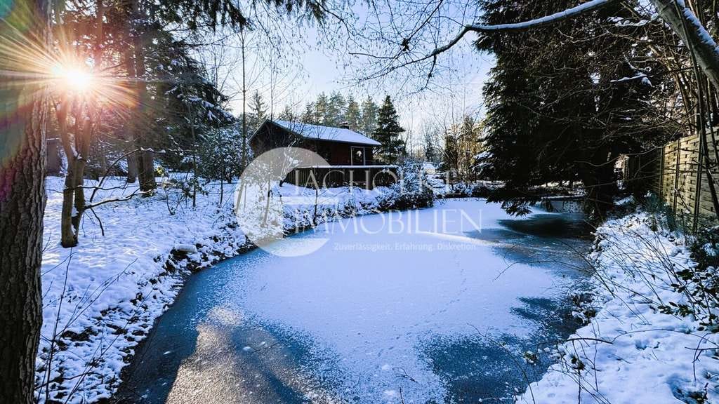 Immobilie in Bad Bodenteich - Ferienhaus am eigenen Teich – Naturidylle in Waldrandlage - Bild 0