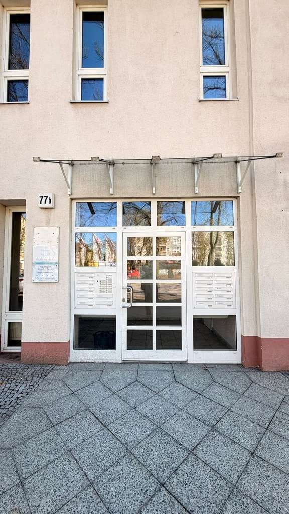 Immobilie in Hennigsdorf - Kapitalanlage: Helle 2-Zimmer-Wohnung mit Stellplatz und Dachbodenabteil - Bild 1