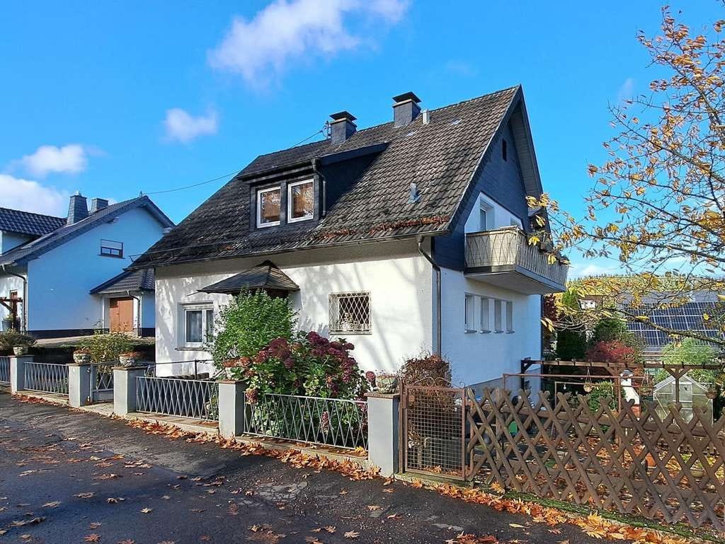 Immobilie in Bad Neuenahr-Ahrweiler - Ein- oder Zweifamilienhaus in ländlicher Lage  - Bild 0