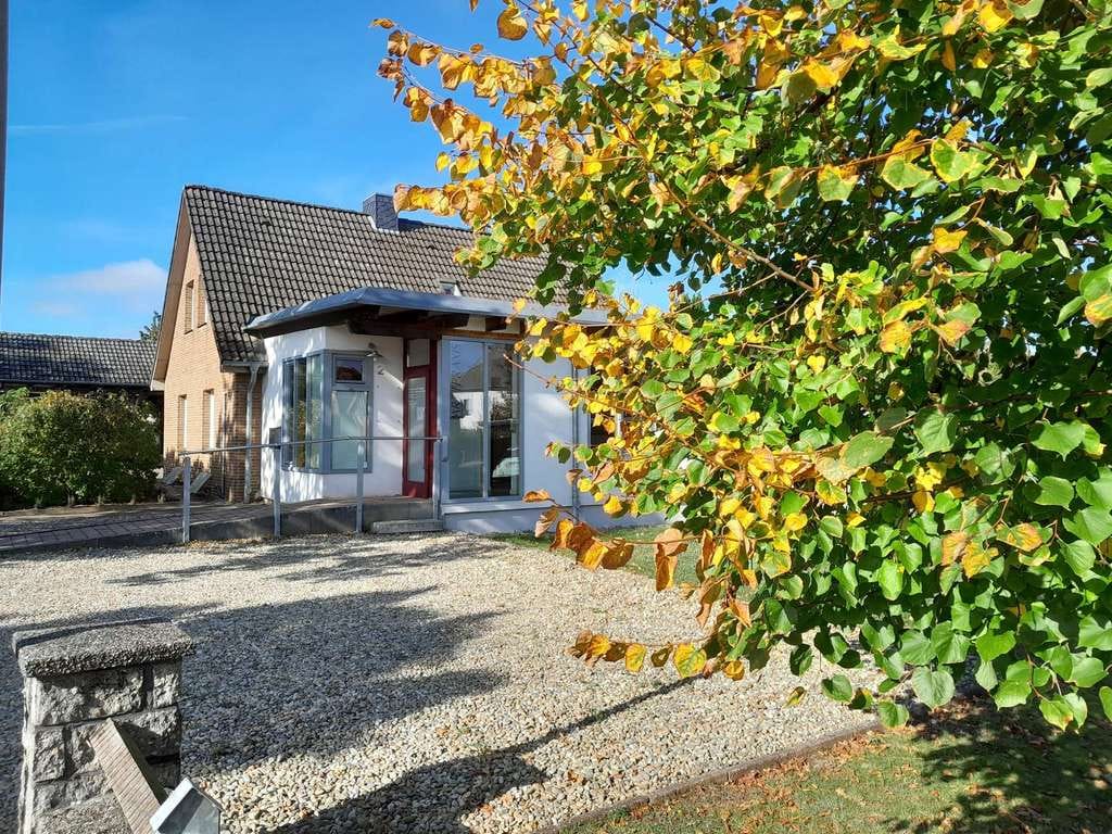 Immobilie in Berkenthin - Einfamilienhaus mit Architektenanbau aus 2012/13 - Bild 0