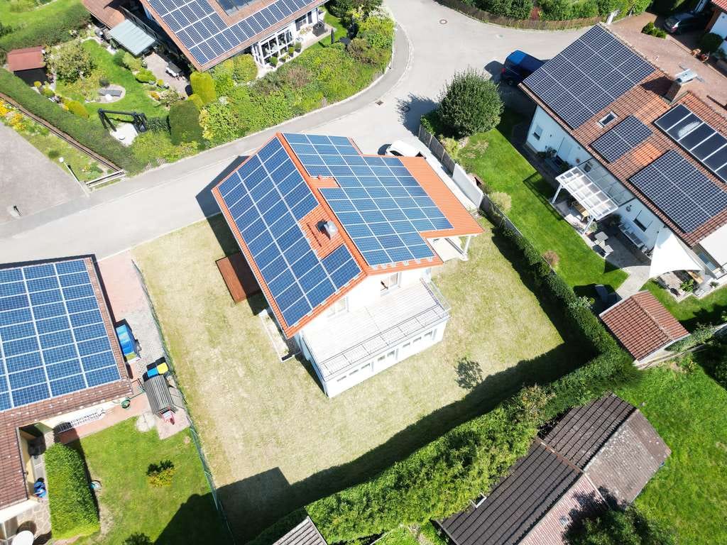 Immobilie in Postmünster - KHALIL WAKED IMMOBILIEN! Modernes ZFH sucht neue Eigentümer. - Bild 1