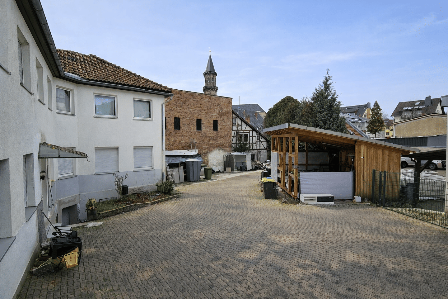 Immobilie in Neustadt bei Coburg - Mehrfamilienhaus mit 5 Wohneinheiten auch als Mehrgenerationenhaus geeignet - Bild 2