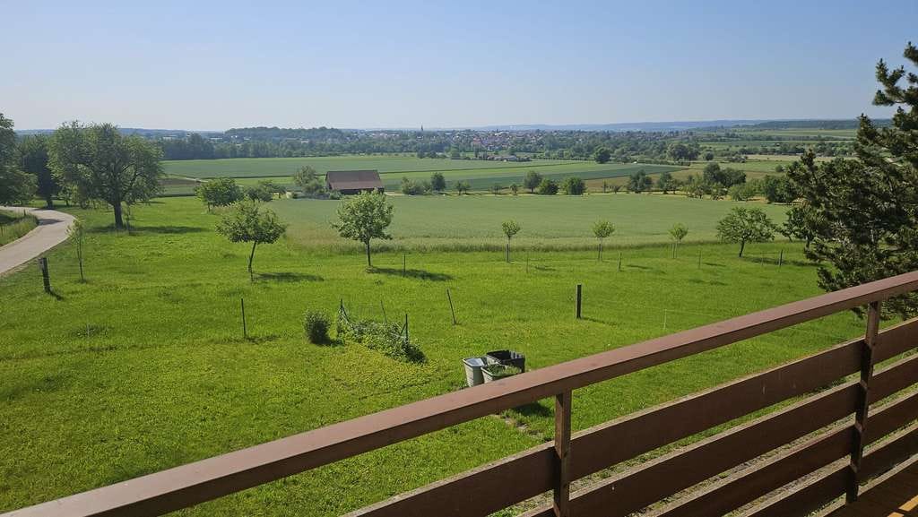 Immobilie in Eschenbach - Mehrfamilienhaus in ruhiger Wohnlage mit attraktiver Ortsrand-Aussicht - Bild 2