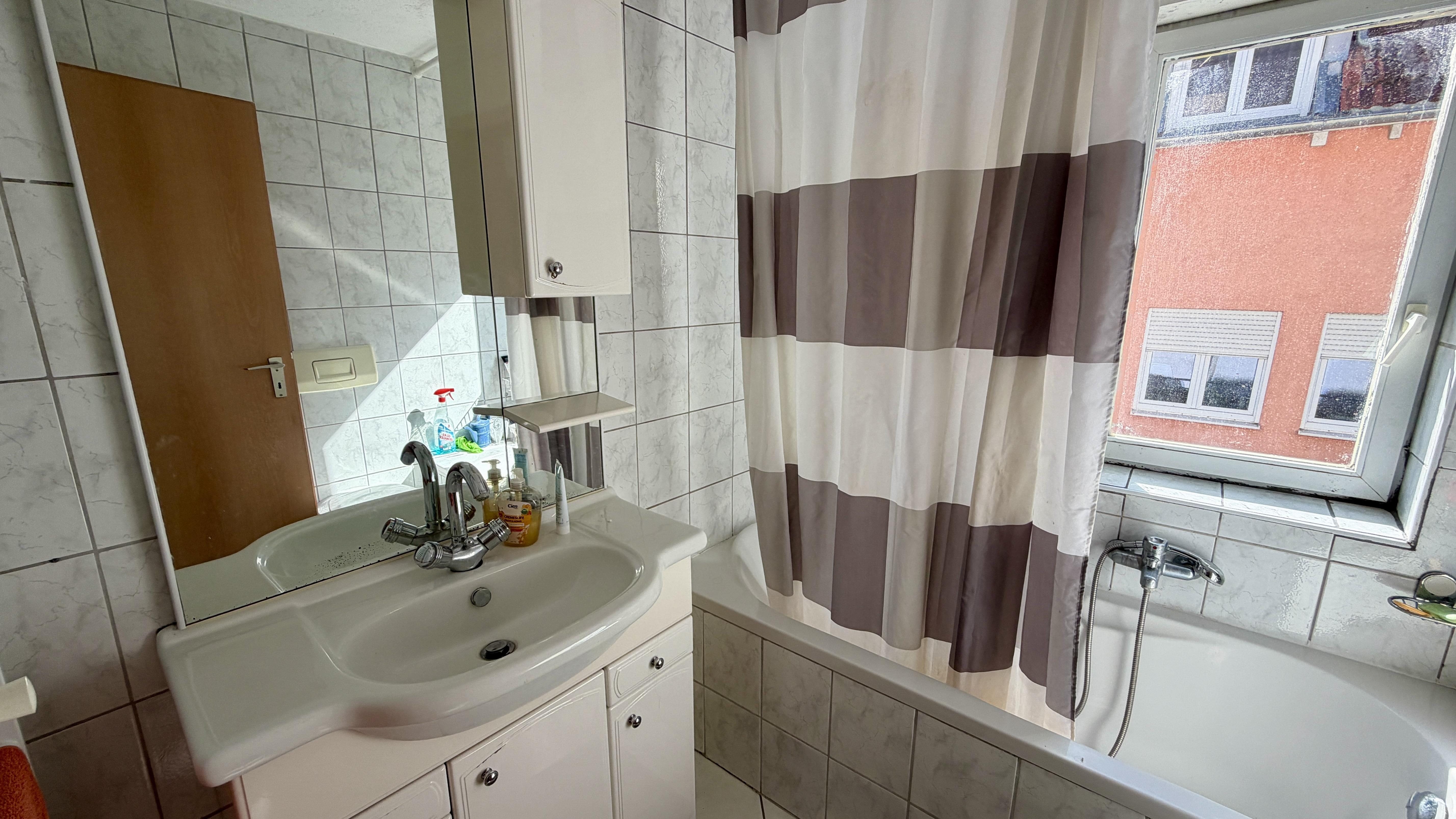 Immobilie in Ilsfeld - Ihr neues Eigenheim - modernisiert, zentral & sofort beziehbar! - Bild 3