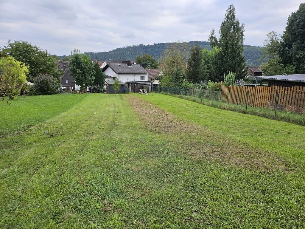 Immobilie in Weinbach - Zwei Einfamilienhäuser auf einem großzügigen Grundstück mit Doppelgarage - Bild 4