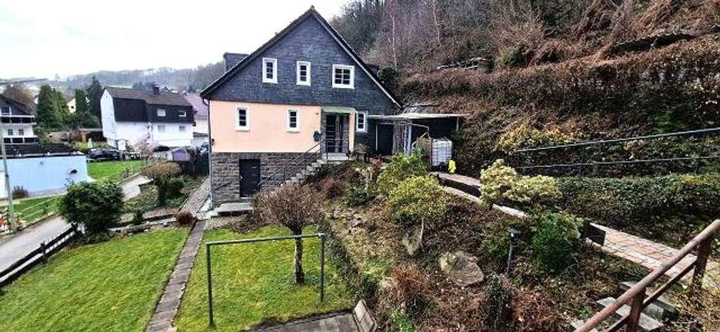 Immobilie in Engelskirchen - Wo Geschichte, Komfort und Lebensfreude Wurzeln schlagen. 
Charmantes Haus sucht Sie!
 - Bild 2