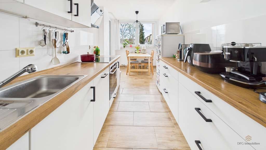 Immobilie in Unterschleißheim - Gepflegte 3-Zimmer-Wohnung mit Balkon, moderner Einbauküche, Tiefgaragenstellplatz und Wellnessberei - Bild 0