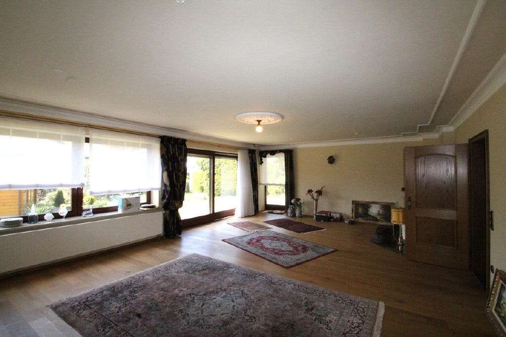 Immobilie in Großaitingen - Ein einzigartiges Haus mit Charakter und Großzügigkeit ! - Bild 4