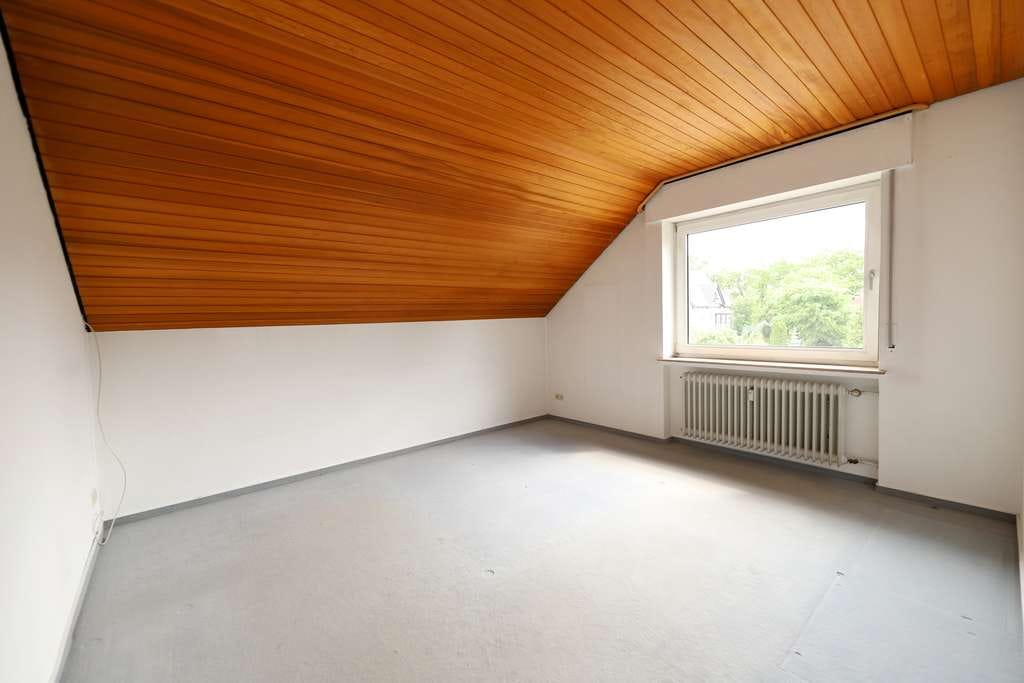 Immobilie in Lage - ==Dachgeschosswohnung mit großzügiger Loggia nahe der Lagenser Innenstadt== - Bild 4