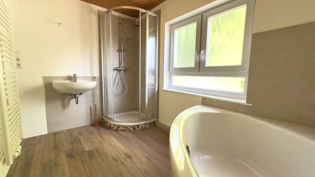 Immobilie in Imsbach - Familienfreundliches Ein - Zweifamilienhaus mit Garten und Balkon - Bild 2