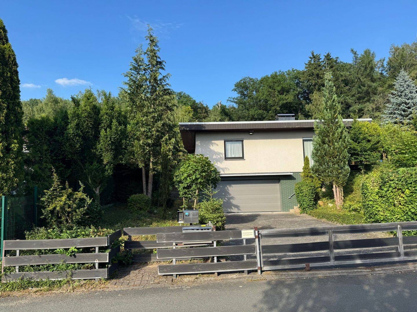 Immobilie in Wehrheim -  Bungalow am Waldrand in Top-Wohnlage Wehrheim/Saalburgsiedl. Gr 1237m²/ Wfl 177 m² 30km Frankfurt/M. - Bild 1