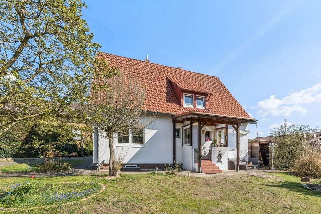 Immobilie in Osloß - Vielseitiges Einfamilienhaus mit Einliegerwohnung, Gartenidylle & Top-Anbindung - Bild 1