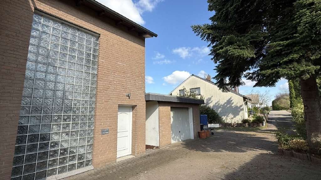 Immobilie in Vlotho - Großzügiges Zweifamilienhaus mit Potenzial in ruhiger Lage - Bild 1
