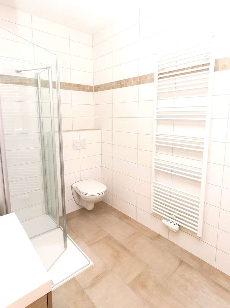 Immobilie in Wildenfels - GEPFLEGTES MEHRFAMILIENHAUS MIT GARAGE & TERRASSE IN IDYLLISCHER LAGE ! - Bild 3