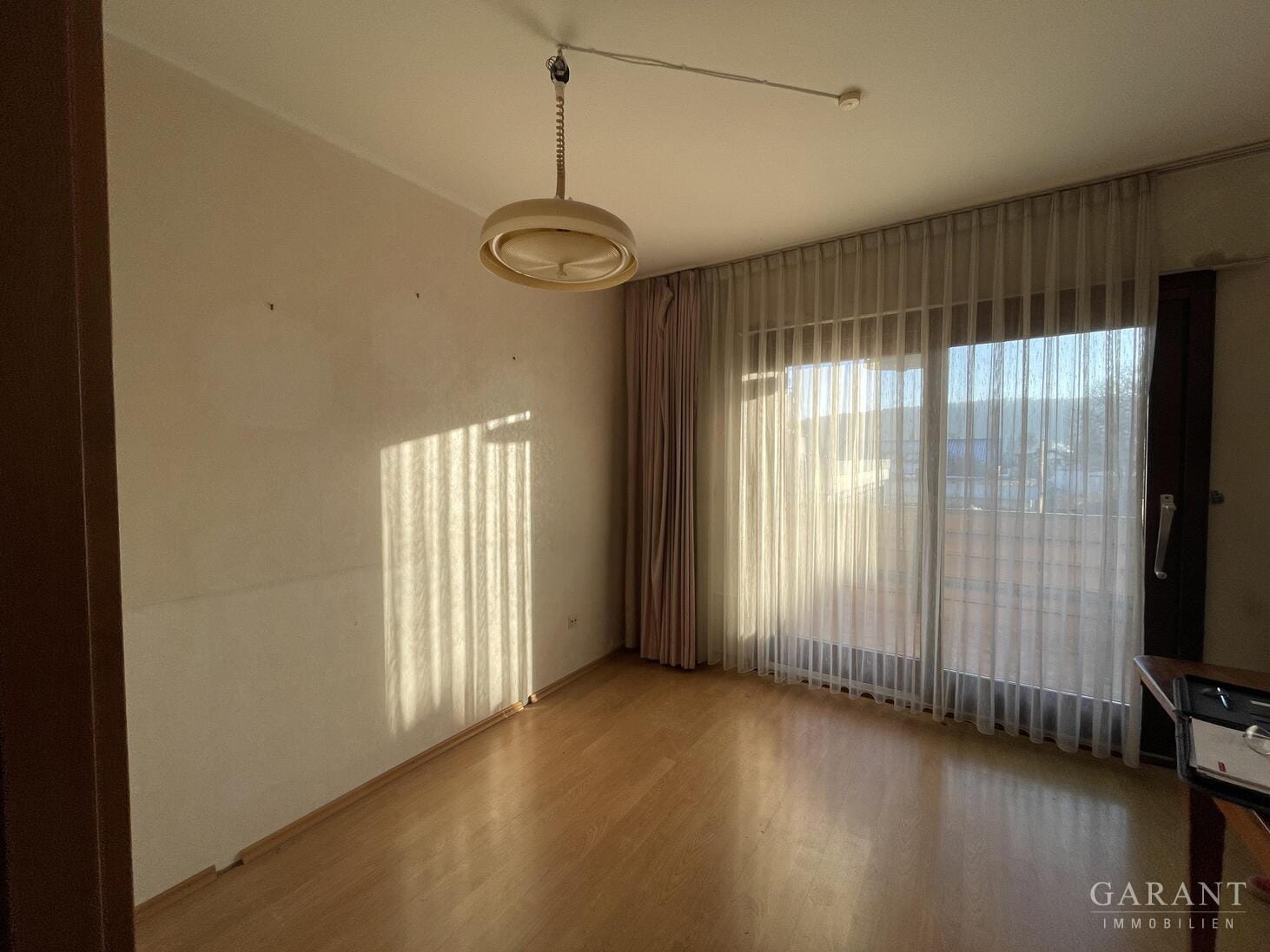 Immobilie in Vaihingen an der Enz - Erdgeschosswohnung + Einliegerwohnung ca. 134 qm !!! - Bild 2
