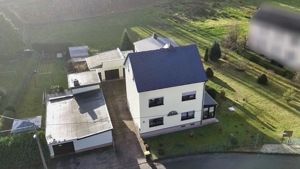 Immobilie in Burgstädt - kleines 3-Familienhaus mit eigener, freien Wohnung in ruhiger Dorflage - Bild 0