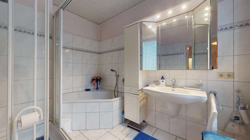 Immobilie in Wietze - Wohnhaus ca. 220m² plus Nebengelasse ca. 565m² - Bild 3