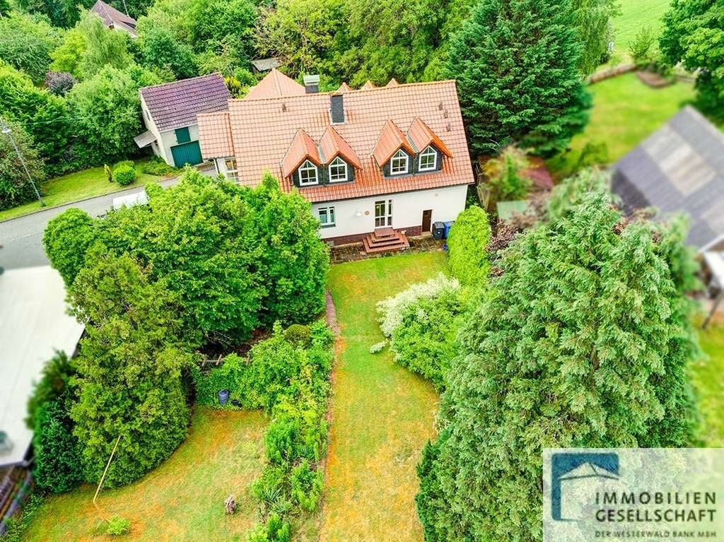 Immobilie in Forst - Schönes Landhaus mit herrlichem Gartengrundstück, einem Garagennebengebäude mitten im Grünen - Bild 0