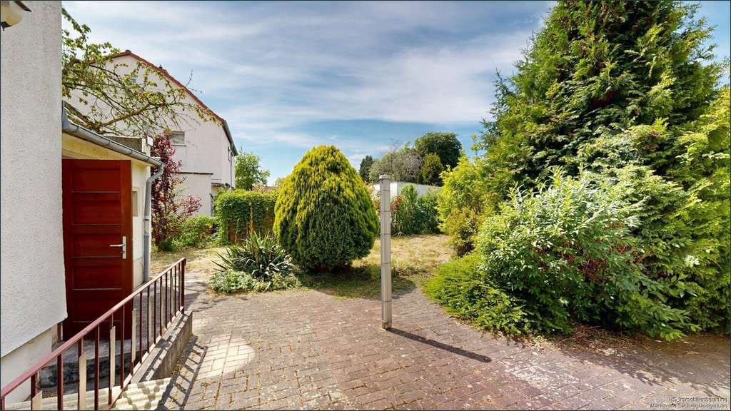 Immobilie in Halle (Saale) - PROVISIONSFREI: Doppelhaushälfte in Halle mit Garten & Modernisierungspotenzial - Bild 3