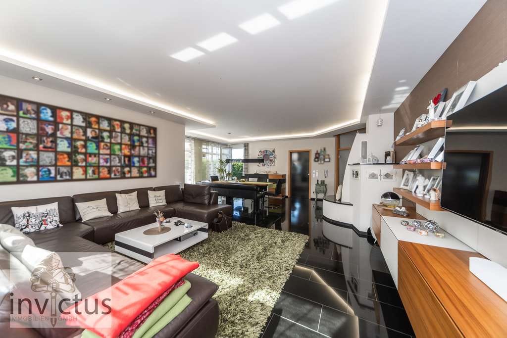 Immobilie in Langenbrettach - Ein Haus, das inspiriert – tolle Architektur, perfekter Grundriss, mit Garage u. Garten - Gefühl pur - Bild 1
