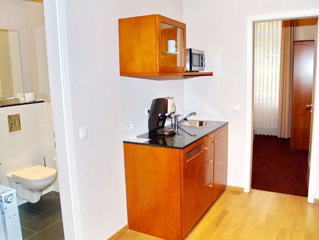 Immobilie in Baden-Baden - Langfristig vermietetes Hotel-Appartment im Batschari-Palais - Bild 4