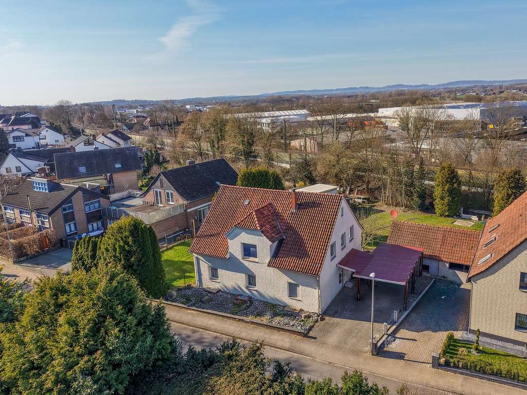 Immobilie in Löhne - Ein- bis Zweifamilienhaus mit Wintergarten, großem Grundstück und vielseitigen Nutzungsmöglichkeiten - Bild 3