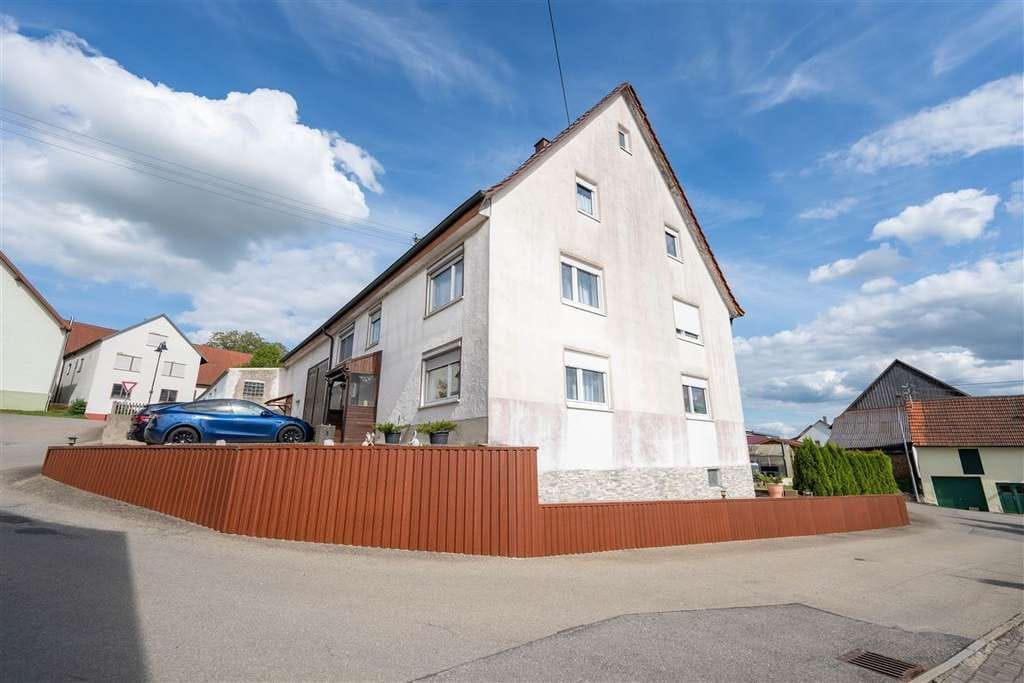 Immobilie in Uttenweiler - Wohnen mit Weitblick – Einfamilienhaus mit Einliegerwohnung in Offingen - Bild 0