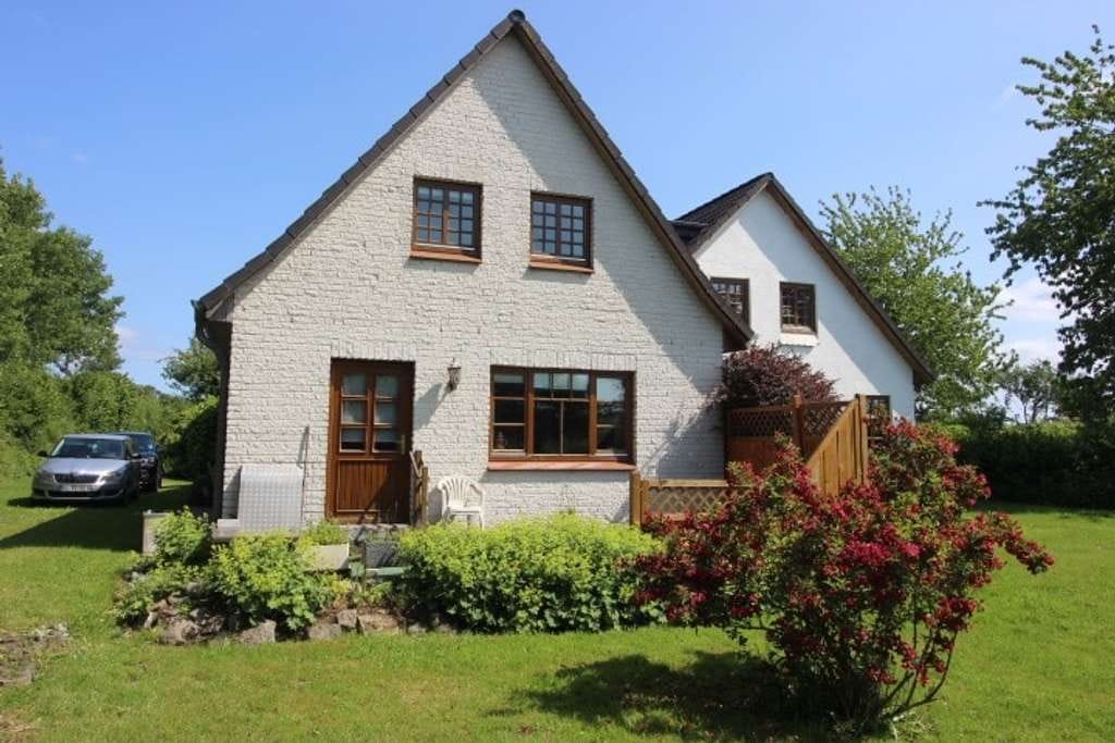 Immobilie in Dollerup - Zweifamilienhaus auf großem Grundstück in Alleinlage - Bild 1