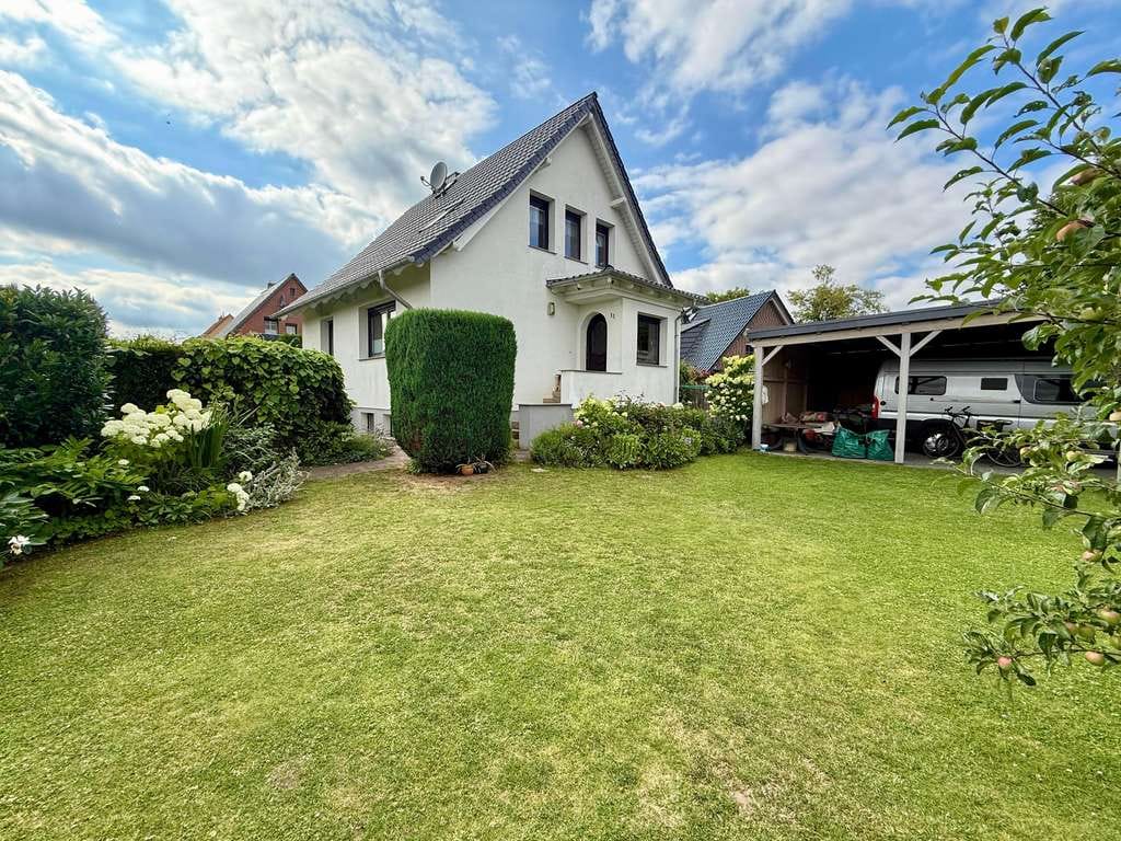 Immobilie in Schwanebeck - Einfamilienhaus mit Pool, Wintergarten und Wohnmobil-Carport  - Bild 1