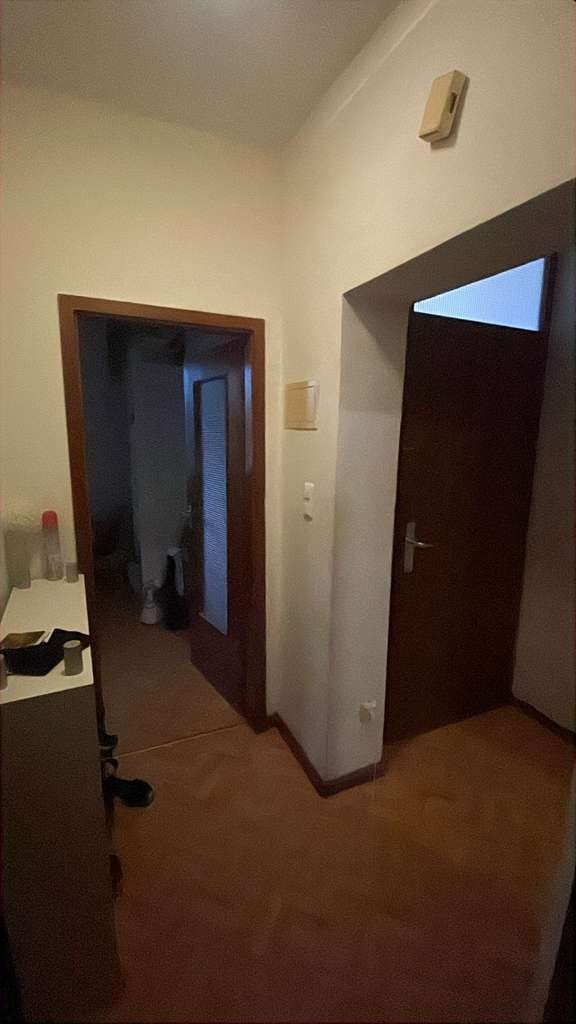 Immobilie in Oberhausen - Das Objekt ist ein klassisches Mehrfamilienhaus in ruhiger Lage von Oberhausen. - Bild 2