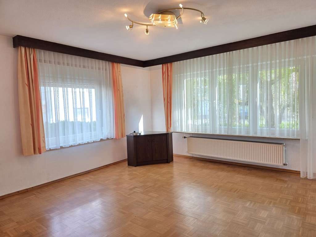 Immobilie in Kämpfelbach - **Kämpfelbach-Ersingen, gepflegtes und teilmodernisiertes 2 Familien-Haus mit Garten und Garage** - Bild 2