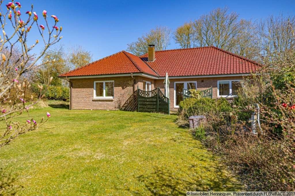 Immobilie in Süderbrarup - Völlig versteckt mitten im Ort - moderner Winkelbungalow mit großem Garten - Bild 0