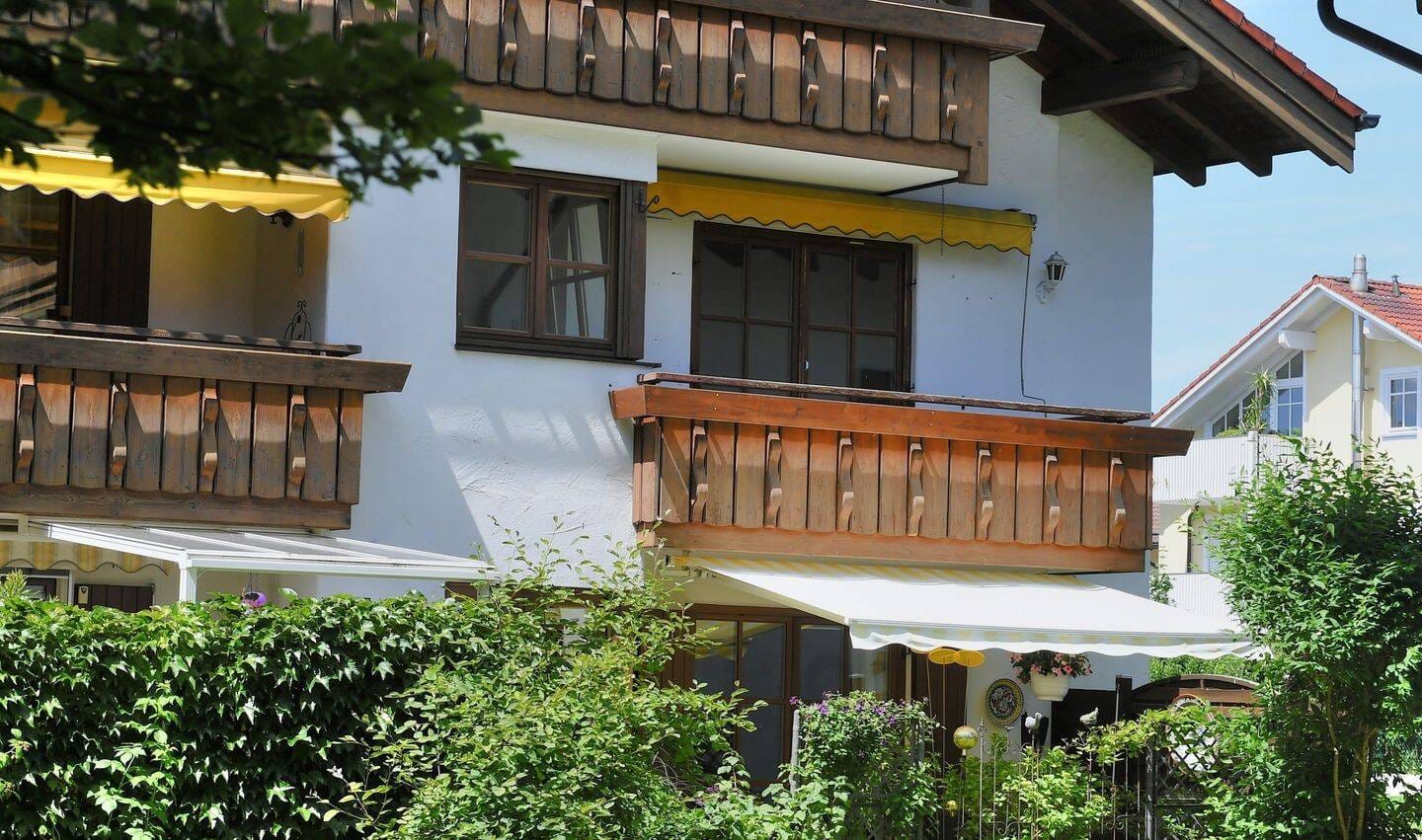 Immobilie in Bad Endorf - freie Zweizimmerwohnung mit Balkon und Tiefgarage - ruhig und zentral - Bild 1