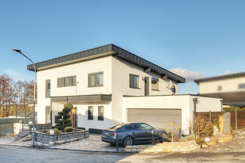 Immobilie in Gehlert - Wohnen im Bauhausstil! Zeitloses Einfamilienhaus mit gehobener Ausstattung - Bild 0