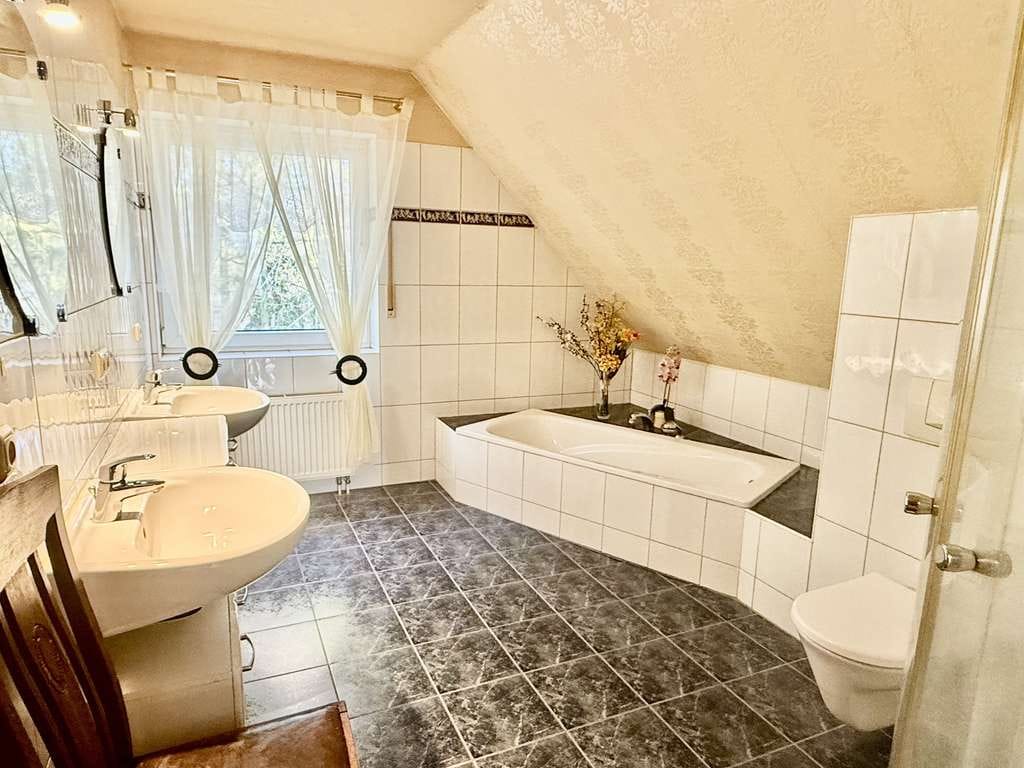 Immobilie in Groß Pankow (Prignitz) - Zuhause im Grünen – mit außergewöhnlichem Grundstück - Bild 2